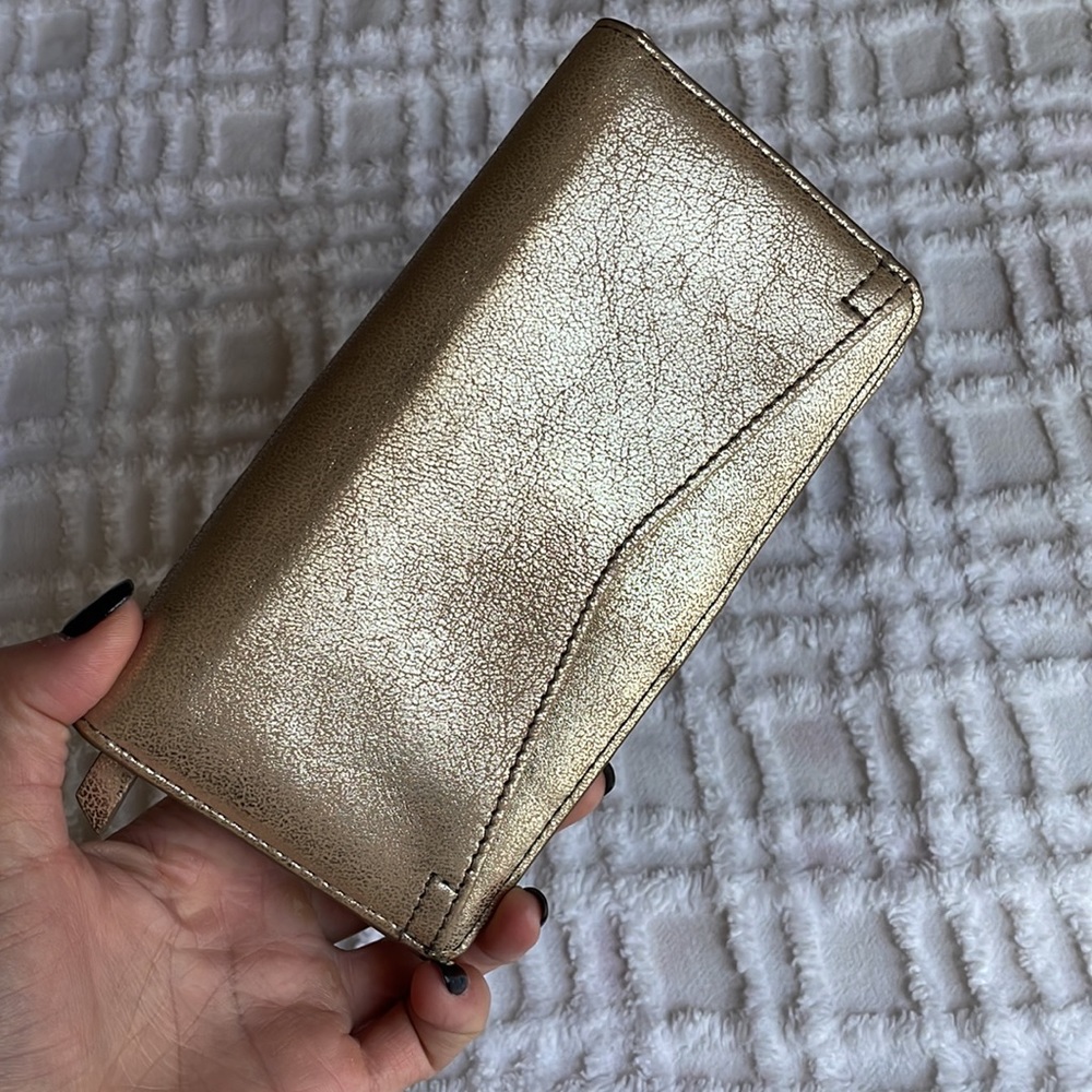 Fossil: shimmery wallet - Picture 8 of 11